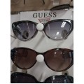 Дамски слънчеви очила Guess с розово