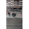 Слънчеви очила POLAROID с червен контур на рамката