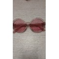 Стилни кръгли слънчеви очила Guess
