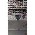 Слънчеви очила POLAROID с червен контур на рамката
